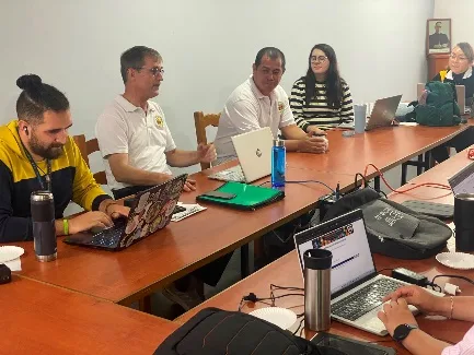 reunión con personal directivo y docentes